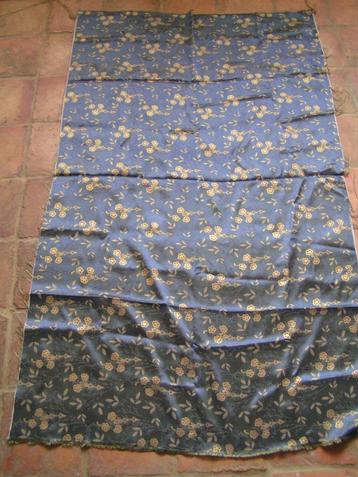 coupon glanzende stof  nr PP 734 beschikbaar voor biedingen