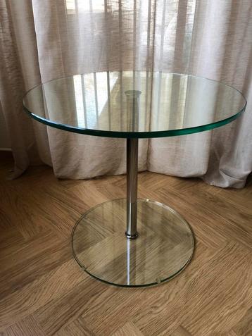 Bijzettafel met 12mm dik bovenblad van glas en chromen poot beschikbaar voor biedingen