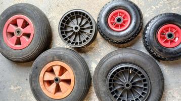 Banden en velgen.  Kruiwagen  steekwagen  skelter  beschikbaar voor biedingen