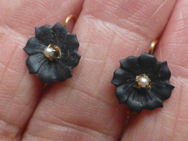 Antieke Rouw - Oorbellen ‘Bloemvorm’  14 kt Goud Onyx Parel, Sieraden, Tassen en Uiterlijk, Antieke sieraden, Oorbellen, Goud