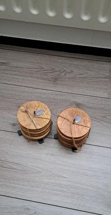 Houten onderzetters beschikbaar voor biedingen