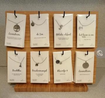 Ketting met hanger beschikbaar voor biedingen