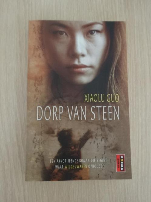 Dorp van Steen - Xiaolu Guo, Boeken, Romans, Zo goed als nieuw, Wereld overig, Ophalen of Verzenden