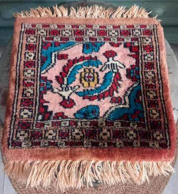 Fraai wollen tapijtje kleurrijk beschikbaar voor biedingen