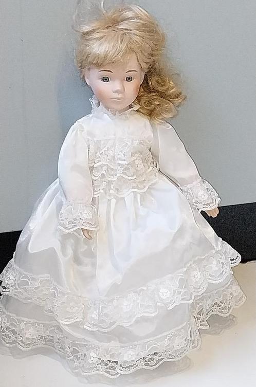 Crystal porsleinen pop, "The Classicque Collection", Verzamelen, Poppen, Zo goed als nieuw, Pop, Ophalen of Verzenden