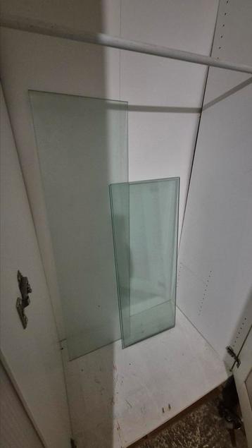 4 glasplaten beschikbaar voor biedingen