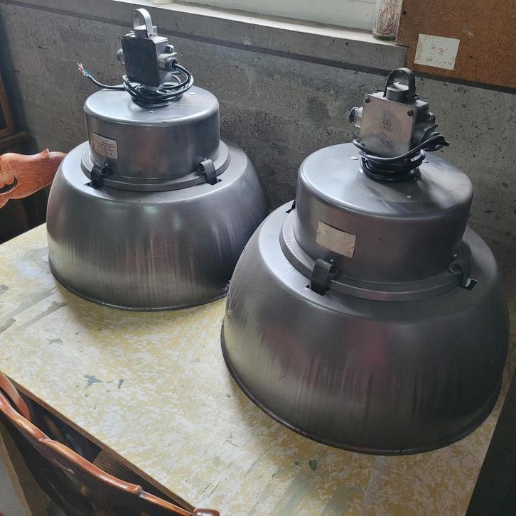 2 Industriële oude ronde fabriekslampen hanglampen, Antiek en Kunst, Antiek | Lampen, Ophalen