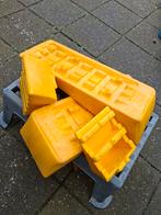 2 Oprijwiggen & 2 Keggen - Geel, Ophalen of Verzenden, Gebruikt