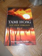 Tami Hoag - Tot stof vergaan (psychologische thriller), Boeken, Amerika, Ophalen of Verzenden, Zo goed als nieuw, Tami Hoag