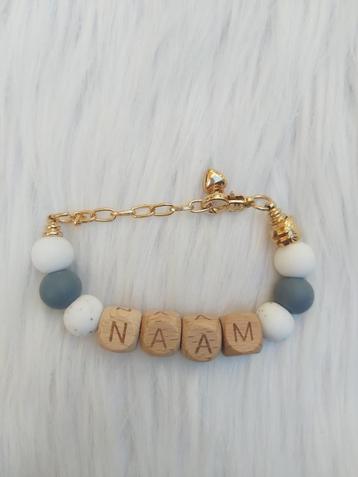 Gepersonaliseerde naam sleutelhanger wit grijs beschikbaar voor biedingen