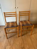 Twee eetkamerstoelen met blauw gekleurde zitting, Huis en Inrichting, Stoelen, Ophalen, Gebruikt, Twee, Blauw