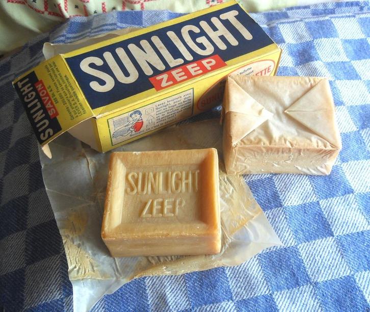 Sunlight zeep/ geurige zeepblokken, Antiek en Kunst, Antiek | Keukenbenodigdheden, Ophalen of Verzenden