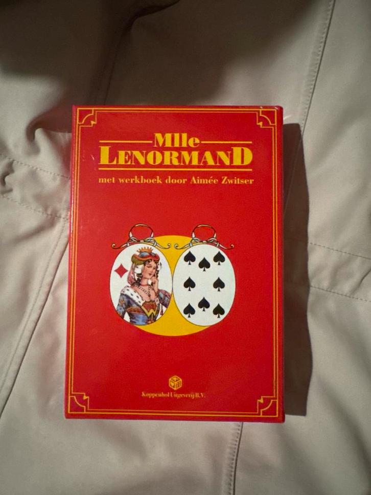 Mlle Lenormand kaarten met werkboek Aimée Zwitser, Hobby en Vrije tijd, Denksport en Puzzels, Zo goed als nieuw, Overige typen