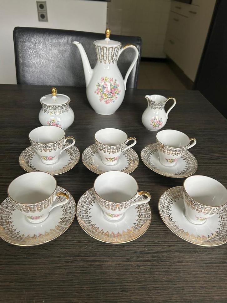 Vintage Porseleinen Koffieservies met Bloemen, Huis en Inrichting, Keuken | Servies, Zo goed als nieuw, Kop(pen) en/of Schotel(s)
