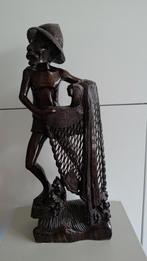 Indonesische houten beeld van een vissersman, Antiek en Kunst, Kunst | Beelden en Houtsnijwerken, Ophalen of Verzenden