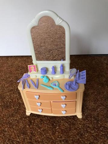 Barbie kaptafel, bad, wc's, wastafel beschikbaar voor biedingen