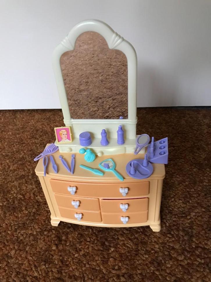 Barbie kaptafel, bad, wc's, wastafel, Kinderen en Baby's, Speelgoed | Poppen, Gebruikt, Barbie, Verzenden