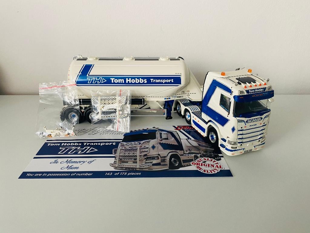 TEKNO SCANIA R' NEXT   'TOM HOBBS', Hobby en Vrije tijd, Modelauto's | 1:50, Zo goed als nieuw, Bus of Vrachtwagen, Tekno, Ophalen of Verzenden