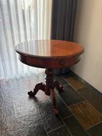 Antieke noten ronde tafel, Antiek en Kunst, Ophalen