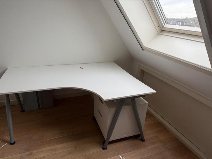 Bureau ikea GALANT, Huis en Inrichting, Bureaus, Zo goed als nieuw, Bureau, In hoogte verstelbaar, Ophalen