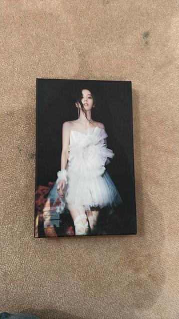 JISOO - ME beschikbaar voor biedingen