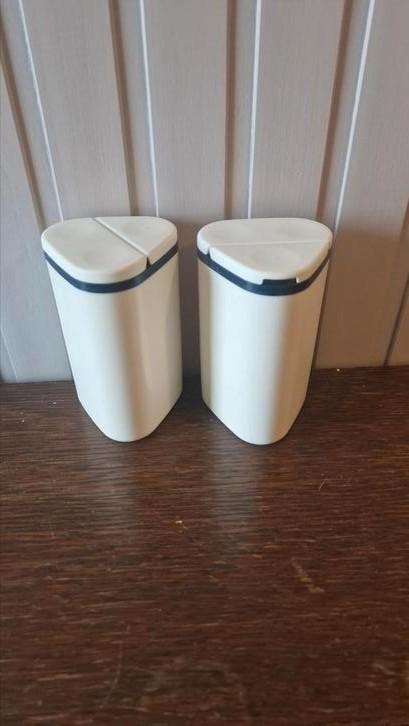 Tupperware strooiers 2 stuks, Antiek en Kunst, Antiek | Keukenbenodigdheden, Ophalen of Verzenden