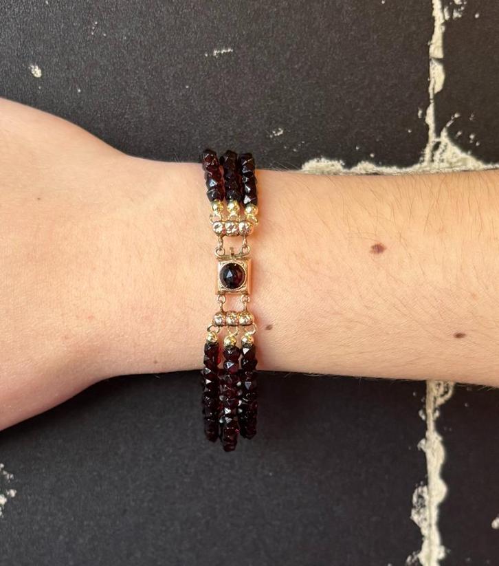 Granaat armband antiek fraai 14k gouden slot dames 3 strengs, Sieraden, Tassen en Uiterlijk, Antieke sieraden, Armband, Goud, Met edelsteen