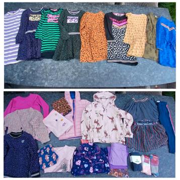 Leuke set met 30 items meisjeskleding 122/128 beschikbaar voor biedingen