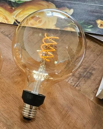 Philips Hue Globe G125 white ambiance beschikbaar voor biedingen