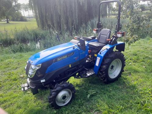 Solis 16-S. 16 pk. 4wd. slechts 25 uur. echt als nieuw !!!!, Zakelijke goederen, Machines en Bouw | Tuin, Park en Bosbouw, Voertuig of Aanhanger