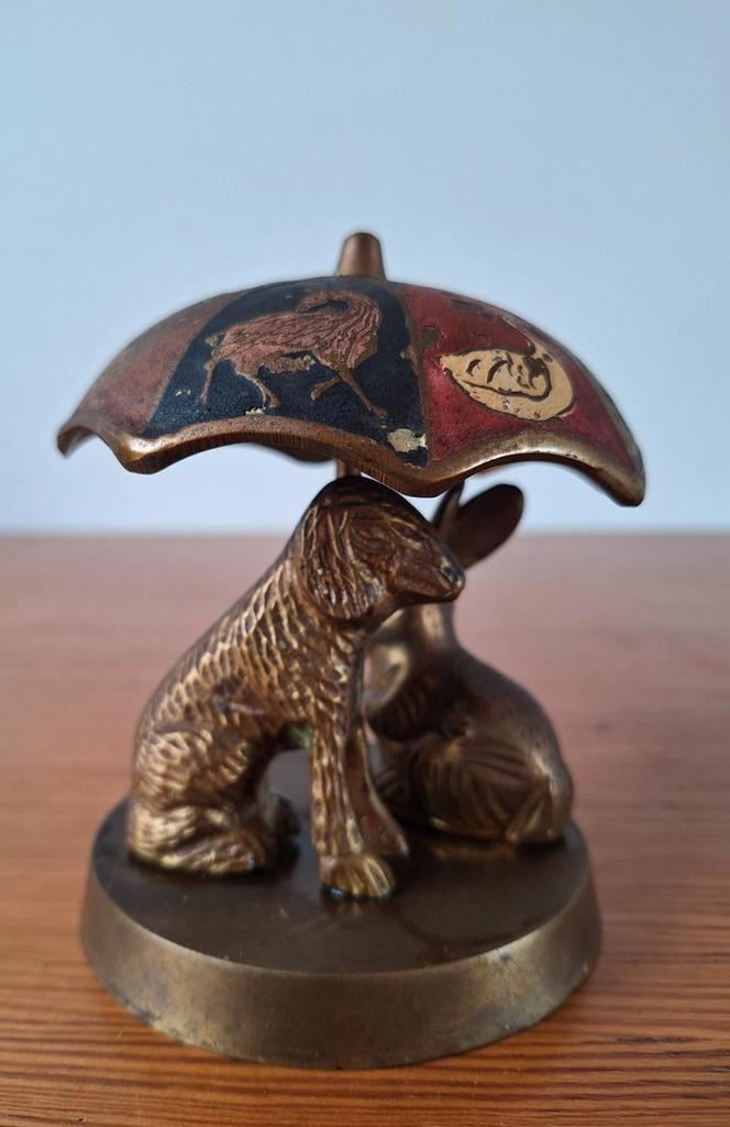 Metalen hond en konijn onder een paraplu, parasol, Antiek en Kunst, Curiosa en Brocante, Ophalen of Verzenden