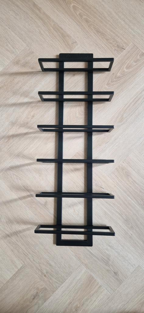 LUMZ wijnrek zwart staal, Huis en Inrichting, Woonaccessoires | Wijnrekken, Zo goed als nieuw, Minder dan 50 cm, Metaal, Ophalen