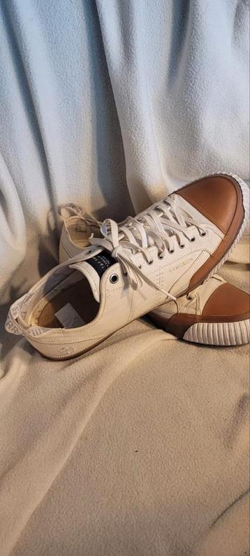 KAST OPRUIMING...!
G-Star Raw sneakers
Beige maat 46 beschikbaar voor biedingen