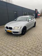 BMW 1-Serie 116I 100KW 5DR 2013 Grijs, Auto's, BMW, 1-Serie, 65 €/maand, 4 cilinders, Origineel Nederlands