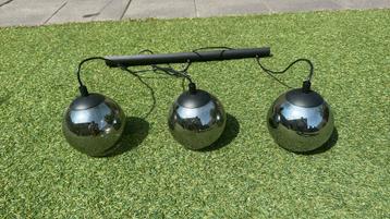 Hanglamp met 3 glazen bollen beschikbaar voor biedingen