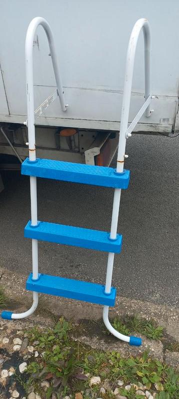 Zwemtrapje beschikbaar voor biedingen