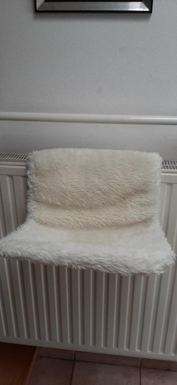 Katten hangmandje voor aan de Radiator beschikbaar voor biedingen