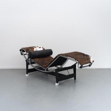 2x Cassina Le Corbusier LC4 Chaise Longue Ponyhuid -Tricolor beschikbaar voor biedingen