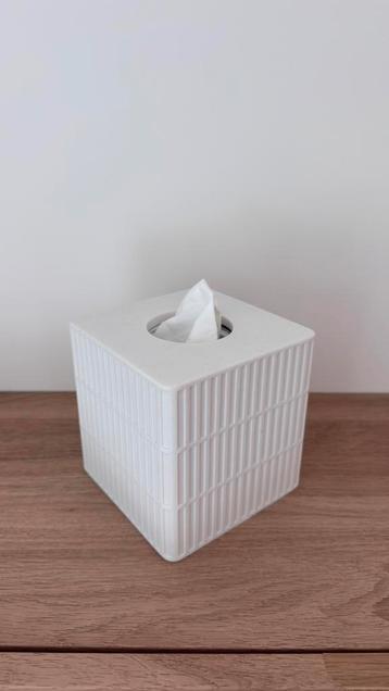 Tissuebox wit aesthetic beschikbaar voor biedingen