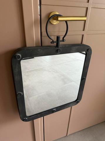 Industriële Spiegel met haak - Stoer Design beschikbaar voor biedingen