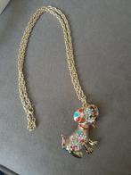 Goudkleurige ketting met hanger met hond met steentjes., Ophalen of Verzenden, Zo goed als nieuw, Goud, Overige materialen