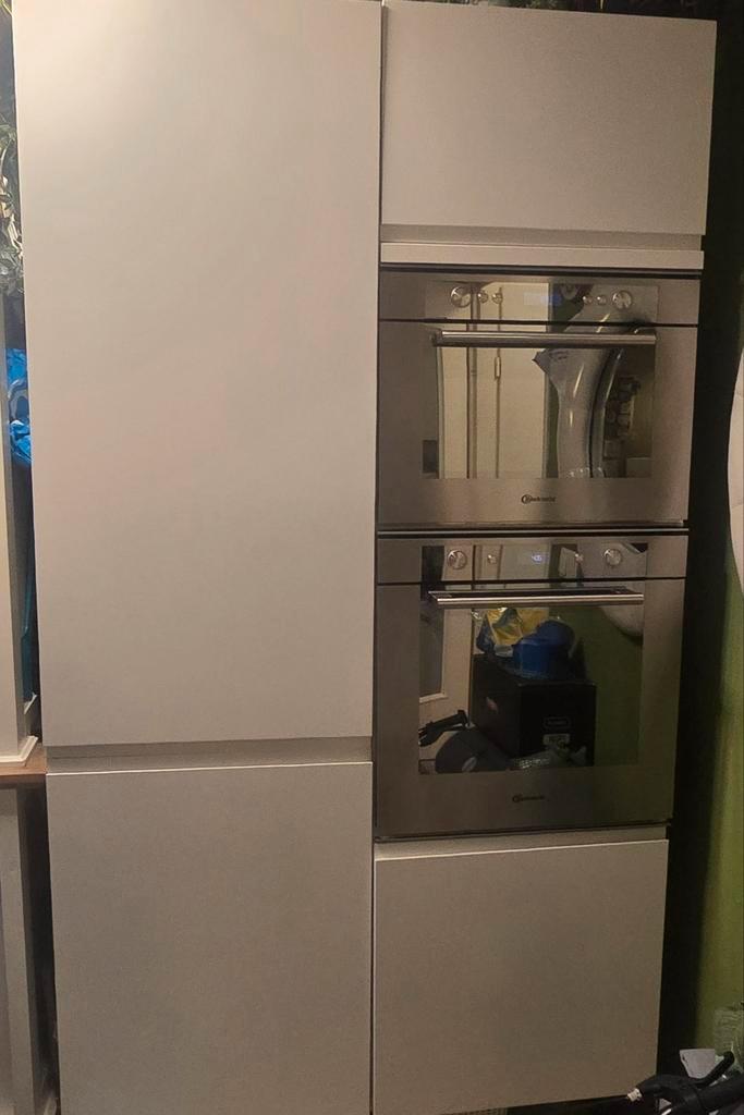 Inbouw koelkast over magnetron, Witgoed en Apparatuur, Koelkasten en IJskasten, Zo goed als nieuw, Met aparte vriezer, 200 liter of meer