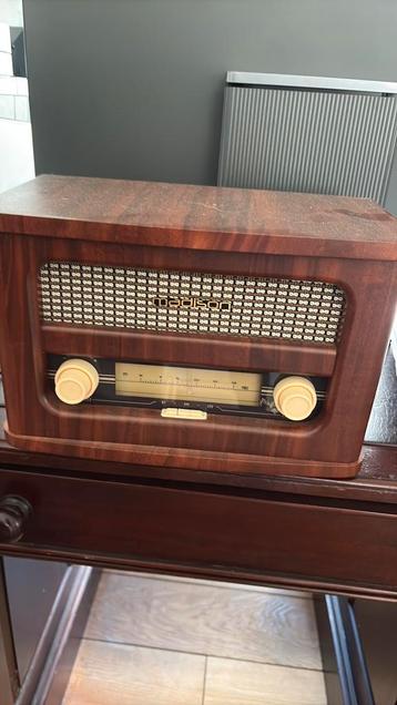 Nostalgische radio oplaadbaar zgan beschikbaar voor biedingen