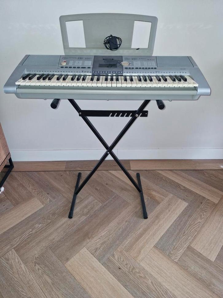 Yamaha PSR-295 Keyboard met Standaard, Muziek en Instrumenten, Keyboards, Gebruikt, 61 toetsen, Yamaha, Met standaard, Ophalen