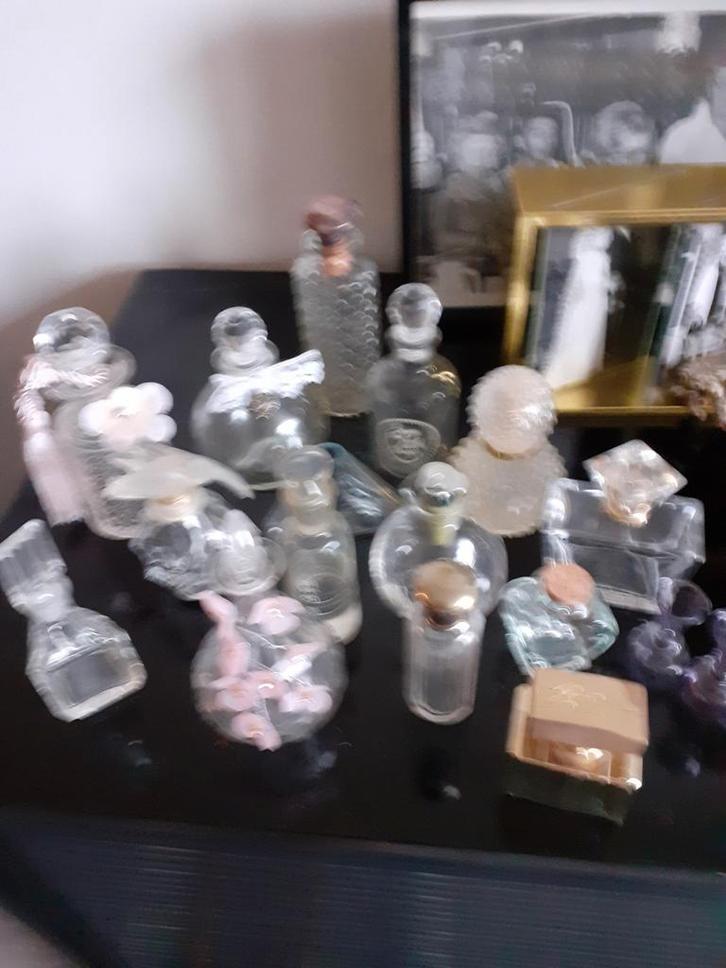 mooie bijzondere parfumflesjes, Verzamelen, Parfumverzamelingen, Zo goed als nieuw, Parfumfles, Ophalen of Verzenden