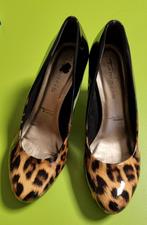 Tamaris pumps met panterprint maat 39, Kleding | Dames, Schoenen, Tamaris, Pumps, Overige kleuren, Ophalen of Verzenden