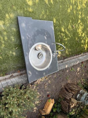 Rvs wasbak met kraan beschikbaar voor biedingen