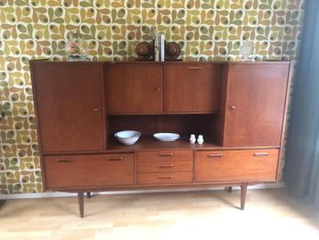 Grote vintage kast beschikbaar voor biedingen