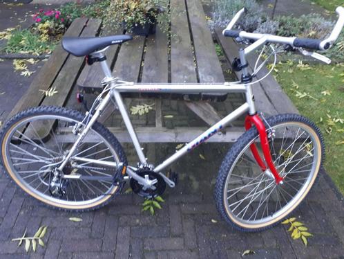 Vintage Retro ATB MTB Giant Boulder Sports Series IZGST 1997, Fietsen en Brommers, Fietsen | Mountainbikes en ATB, Zo goed als nieuw