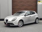 Alfa Romeo Giulietta 1.4 Turbo Super Ned Auto - Zwart leder, Auto's, Alfa Romeo, 65 €/maand, 4 cilinders, Bedrijf, Zilver of Grijs